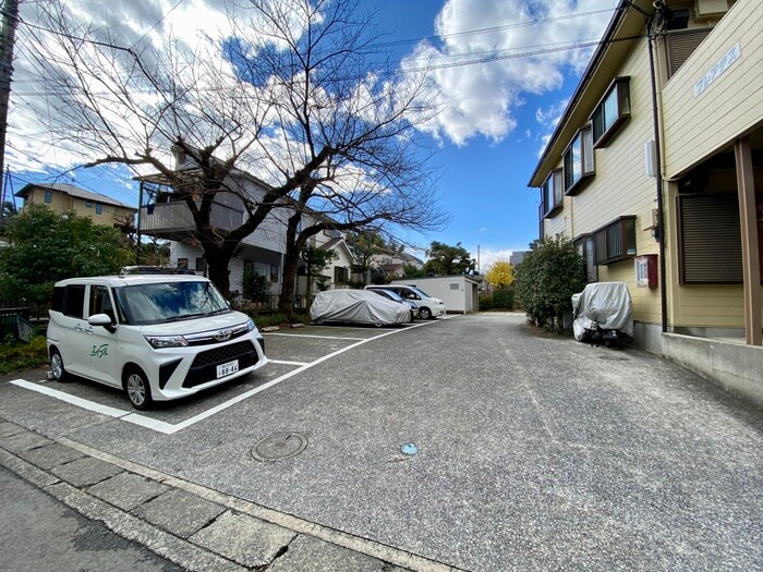 物件外観写真6　(駐車場)