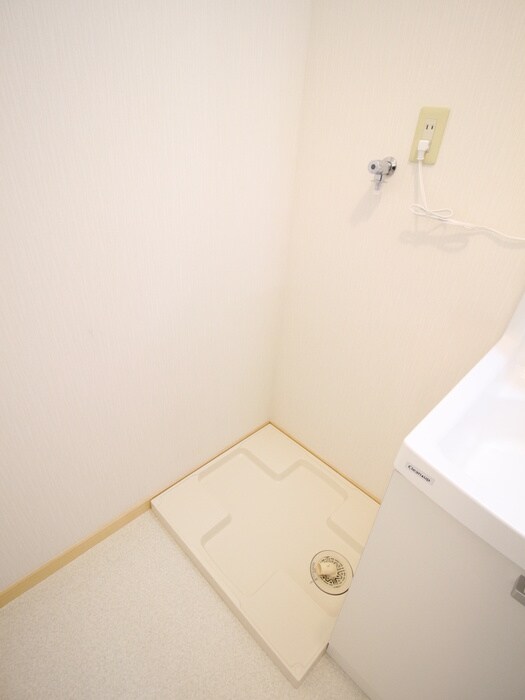 物件内観写真12　(洗濯機置場)