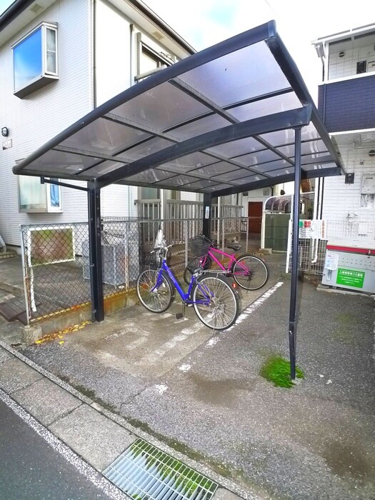 物件外観写真4　(駐輪場)