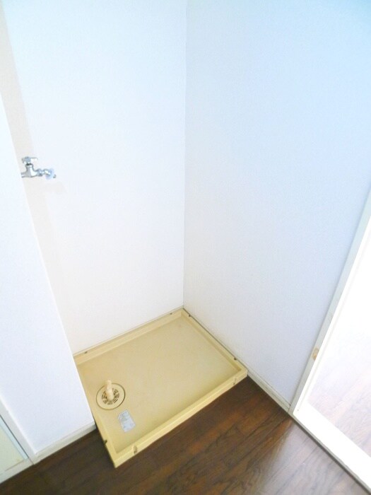 物件内観写真18　(洗濯機置場)