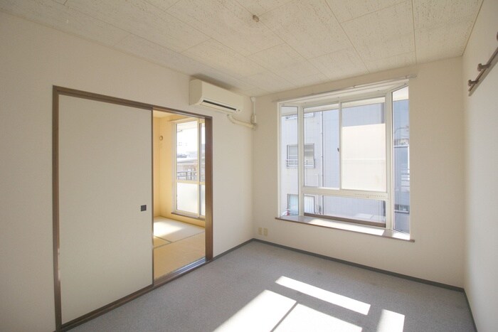 物件内観写真4　(居室)