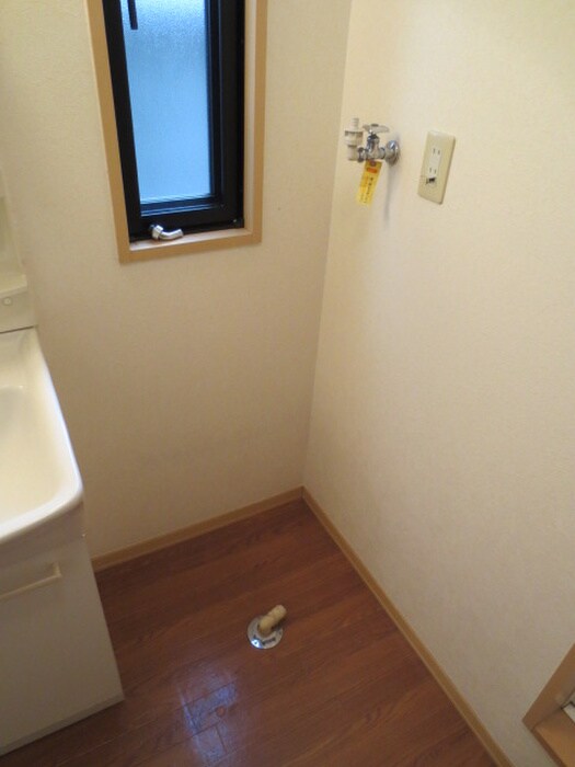 物件内観写真7　(洗濯機置場)