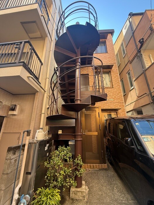 物件外観写真3　(エントランス部分)