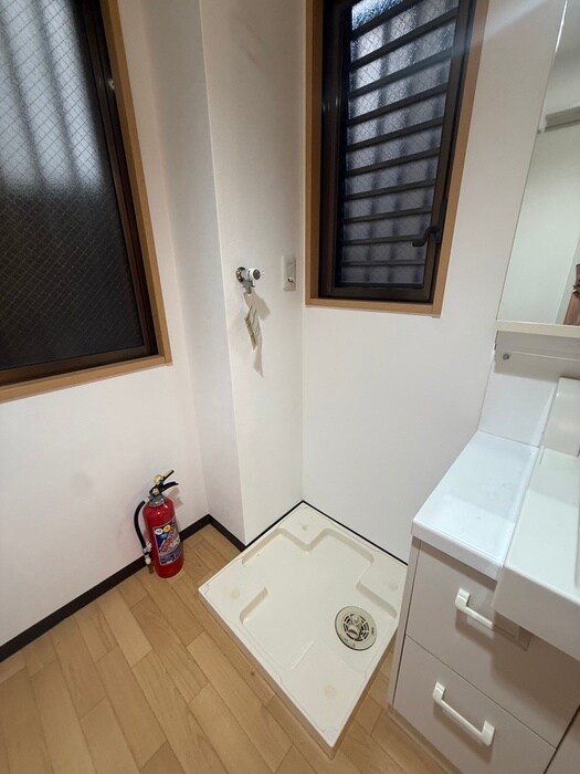 物件内観写真18　(洗濯機置場)