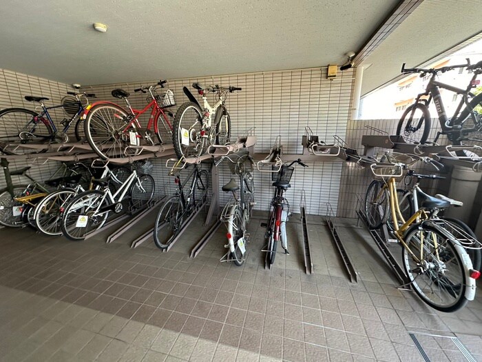 物件外観写真4　(駐輪場)
