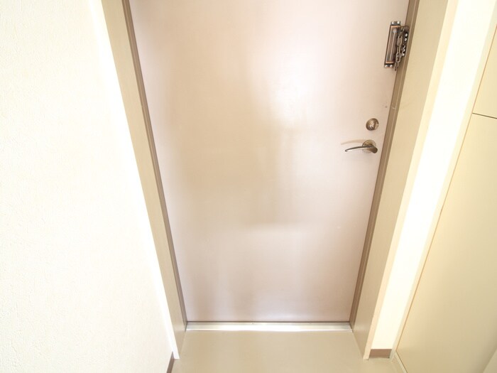 物件内観写真16　(玄関)