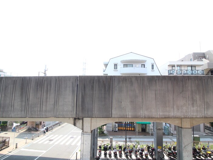 物件内観写真16　(室内からの展望)