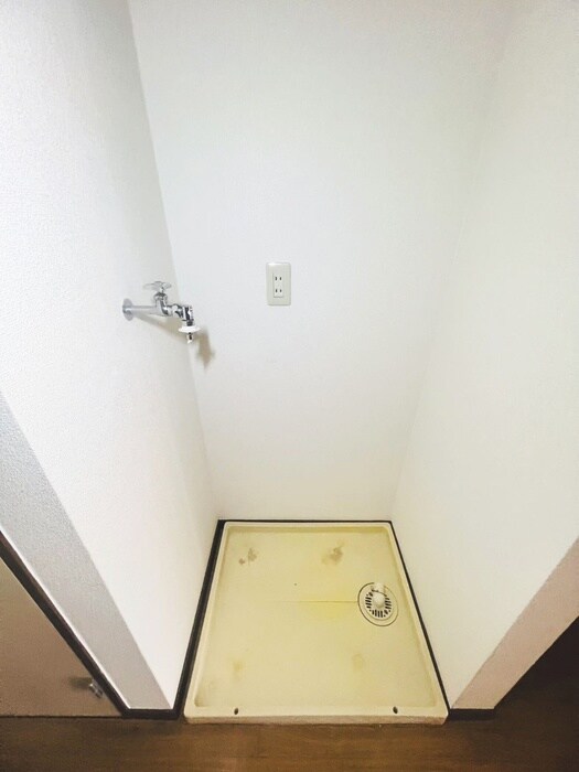 物件内観写真18　(洗濯機置場)