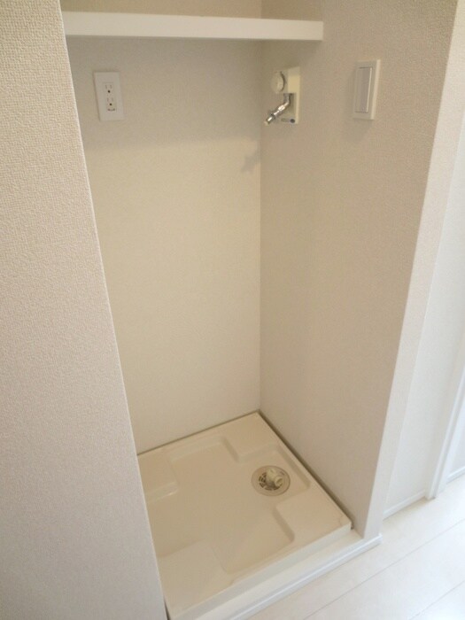 物件内観写真15　(洗濯機置場)