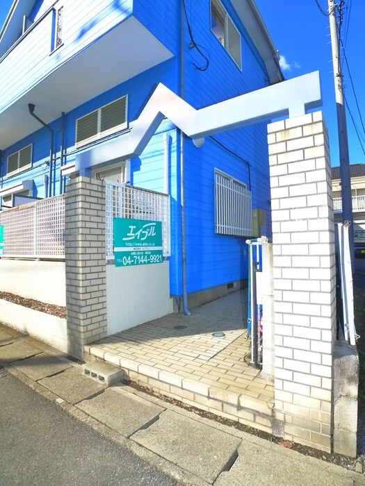 物件外観写真3　(エントランス部分)