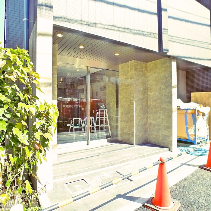 物件外観写真4　(エントランス部分)