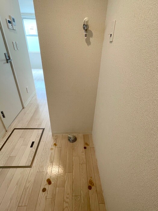 物件内観写真16　(洗濯機置場)