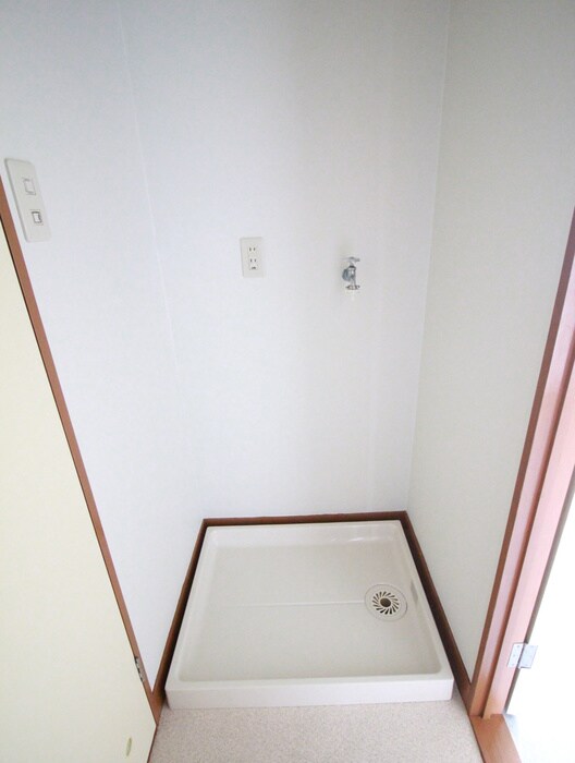 物件内観写真11　(洗濯機置場)