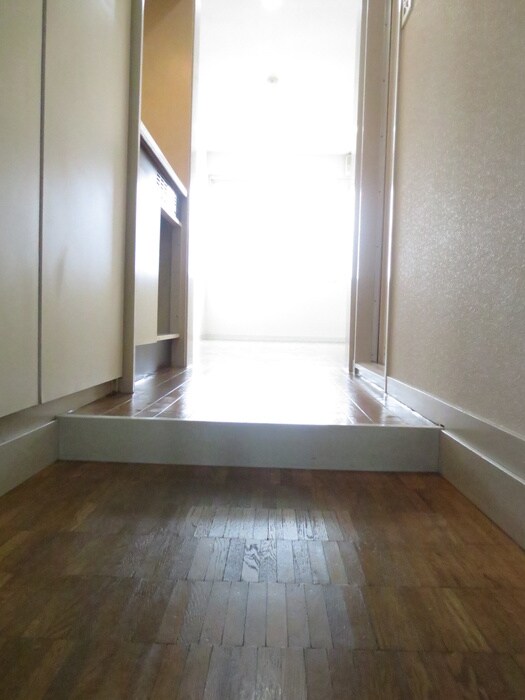 物件内観写真7　(玄関)