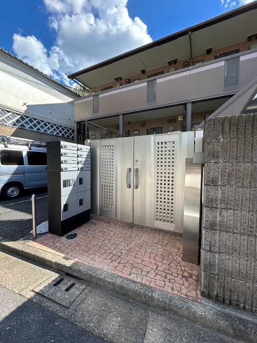 物件外観写真3　(エントランス部分)