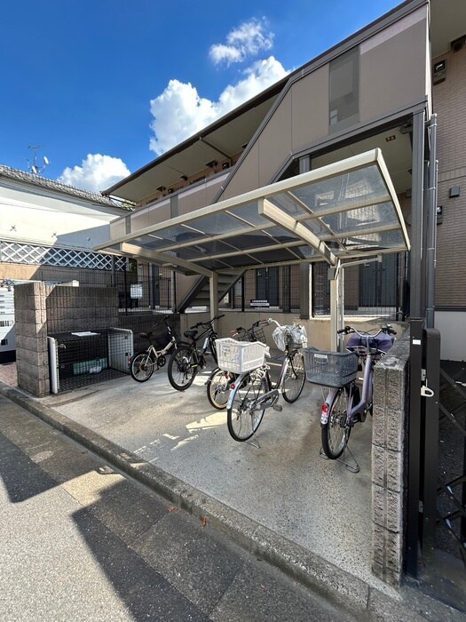 物件外観写真4　(駐輪場)