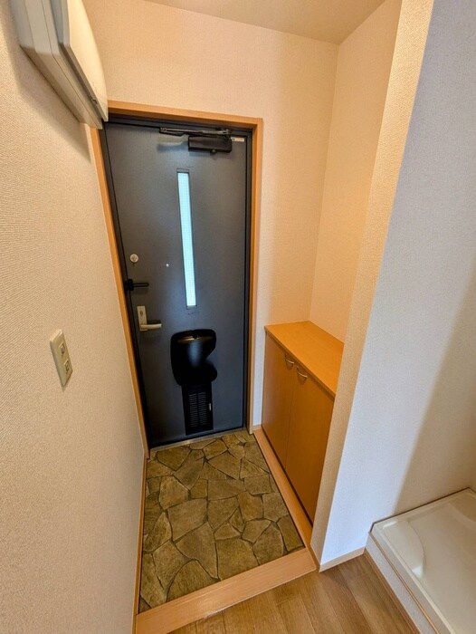 物件内観写真16　(玄関)