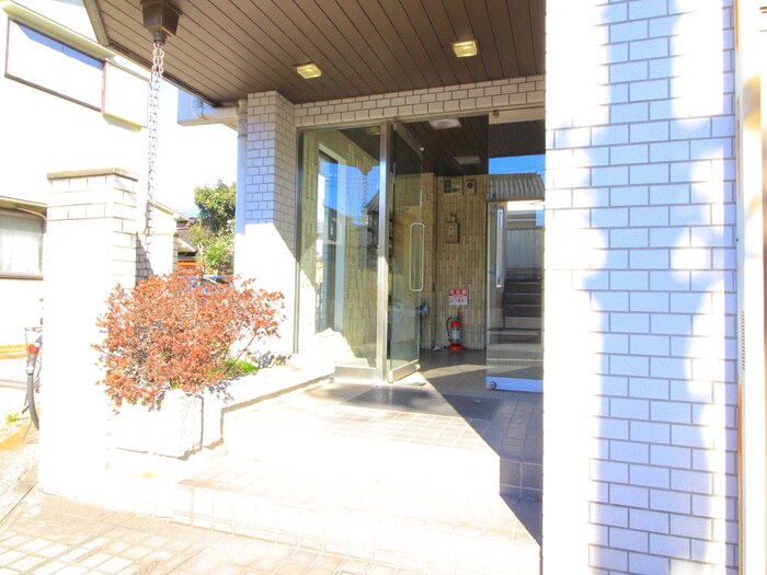 物件外観写真3　(エントランス部分)