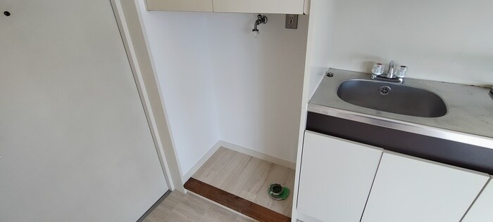 物件内観写真14　(洗濯機置場)