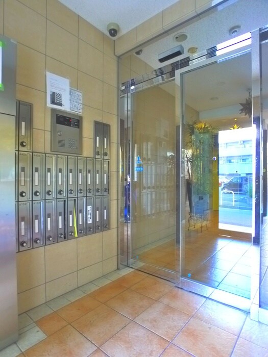 物件外観写真4　(エントランス部分)