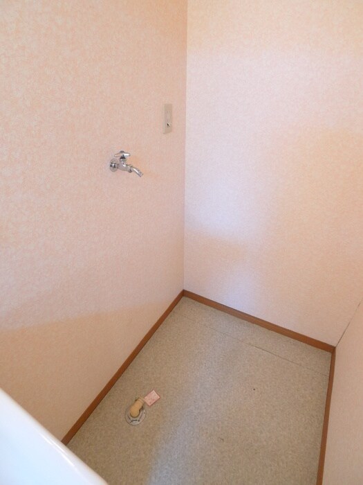 物件内観写真18　(洗濯機置場)