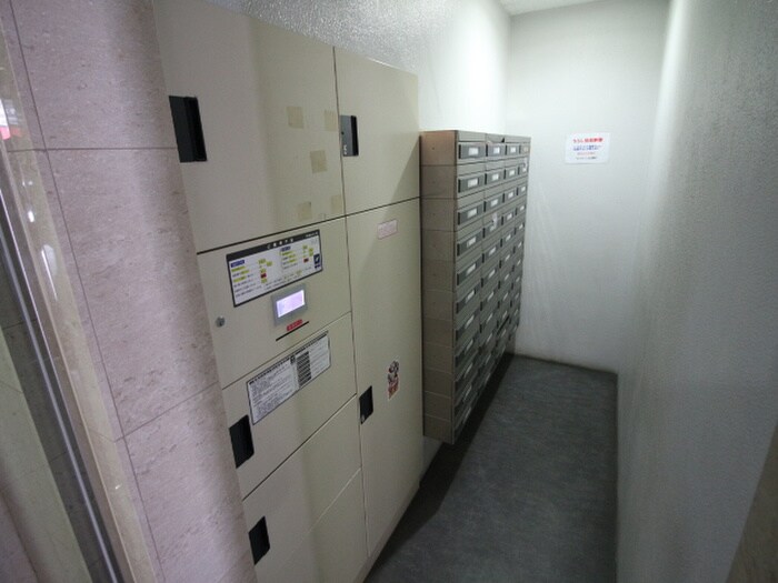 物件外観写真4　(エントランス部分)