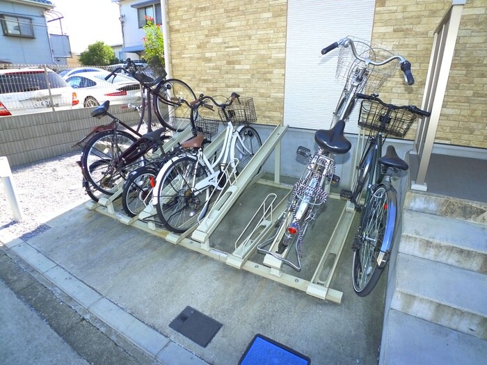物件外観写真4　(駐輪場)