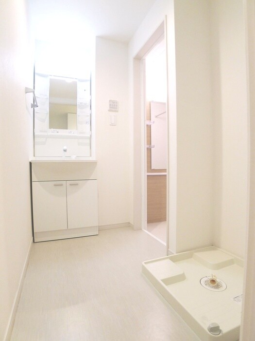 物件内観写真12　(洗濯機置場)