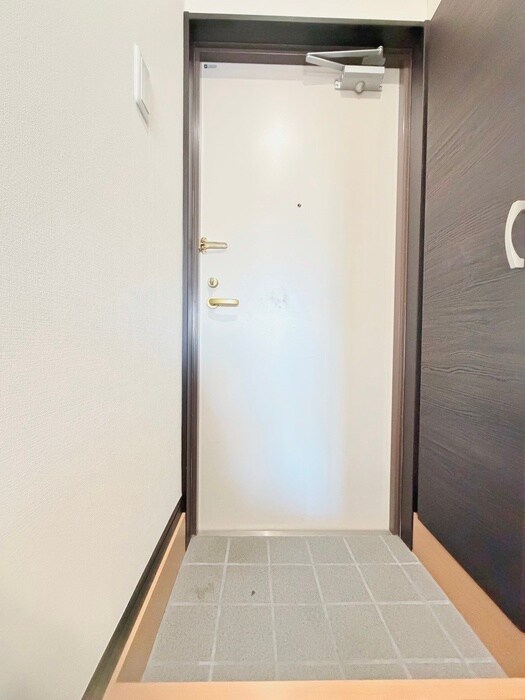 物件内観写真16　(玄関)
