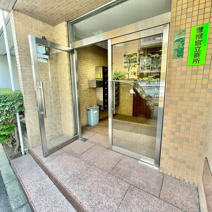 物件外観写真5　(エントランス部分)