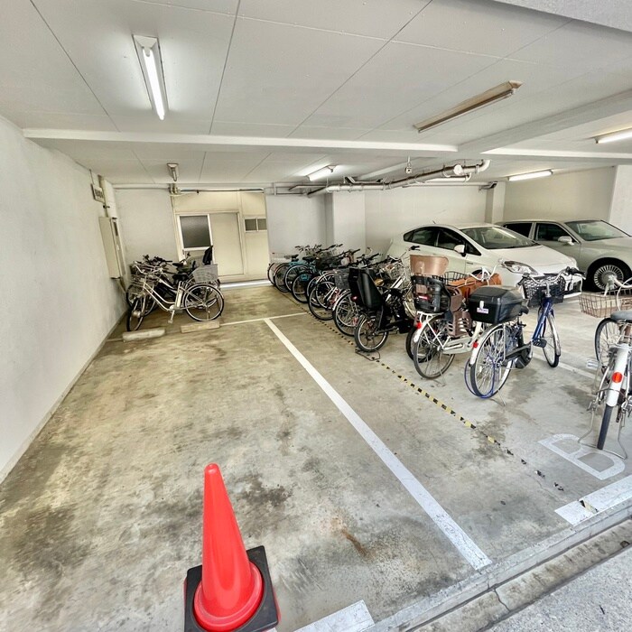 物件外観写真6　(駐輪場)