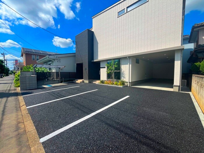 物件外観写真2　(駐車場)
