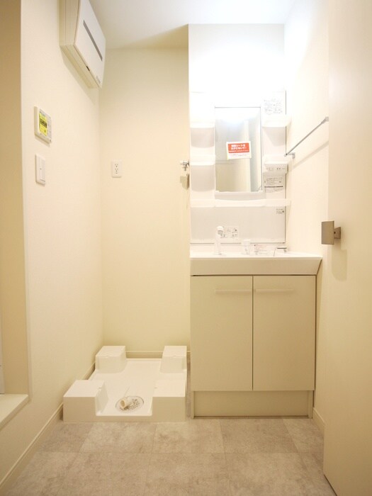 物件内観写真15　(洗濯機置場)