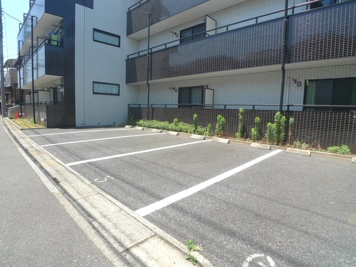 物件外観写真2　(駐車場)