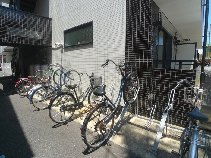 物件外観写真3　(駐輪場)