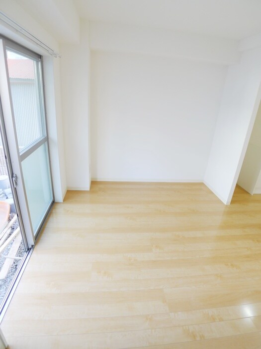 物件内観写真11　(室内からの展望)