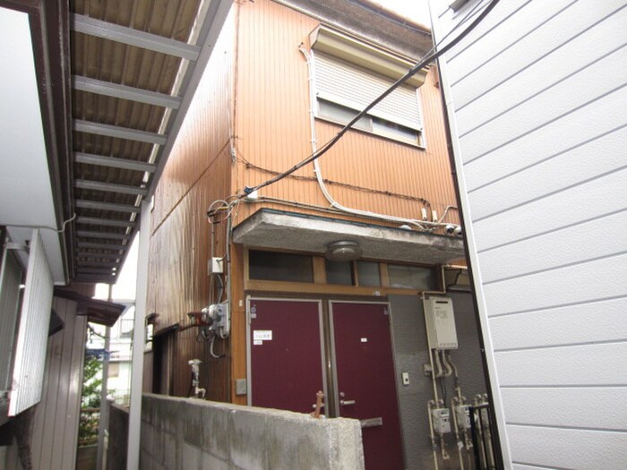 物件外観写真3　(エントランス部分)