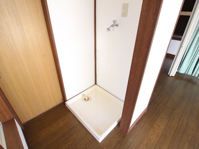 物件内観写真15　(洗濯機置場)