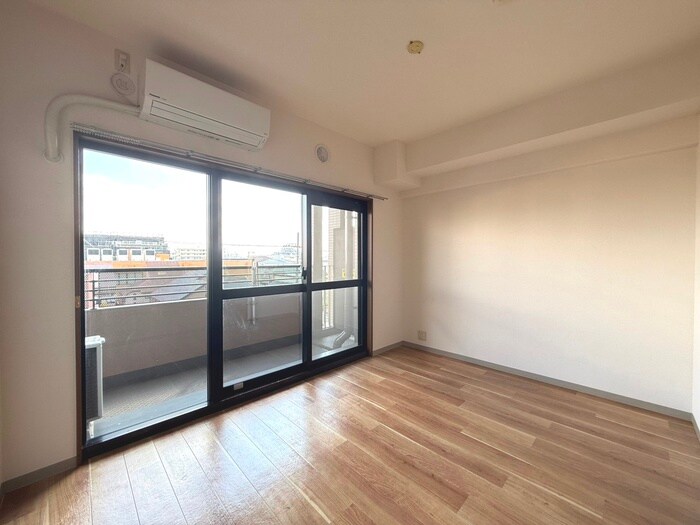 物件内観写真8　(室内からの展望)