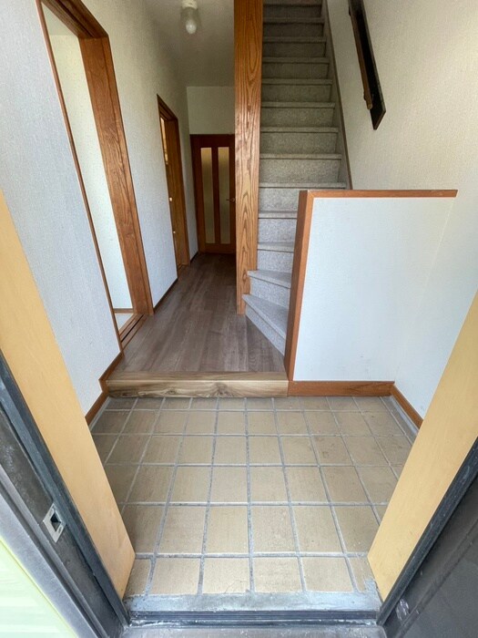 物件内観写真13　(玄関)