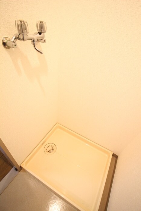 物件内観写真14　(洗濯機置場)