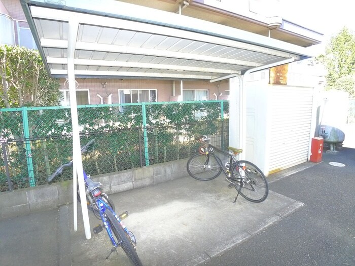 物件外観写真3　(駐輪場)