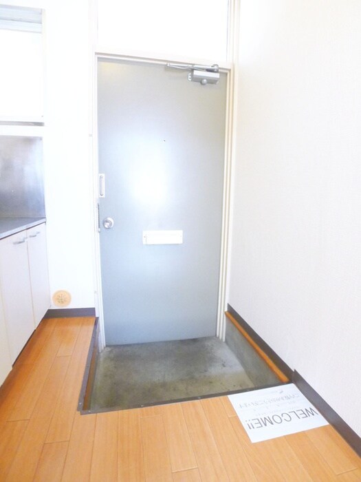 物件内観写真7　(玄関)