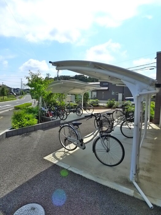 物件外観写真5　(駐輪場)