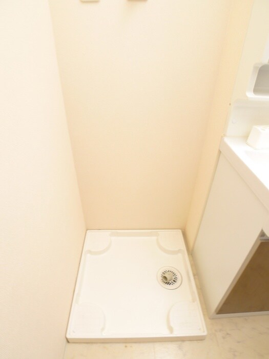 物件内観写真13　(洗濯機置場)