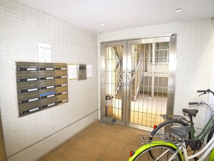 物件外観写真4　(エントランス部分)