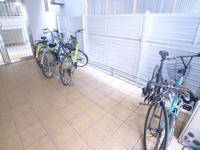 物件外観写真5　(駐輪場)