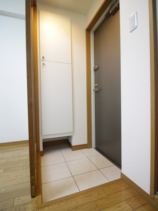 物件内観写真16　(玄関)