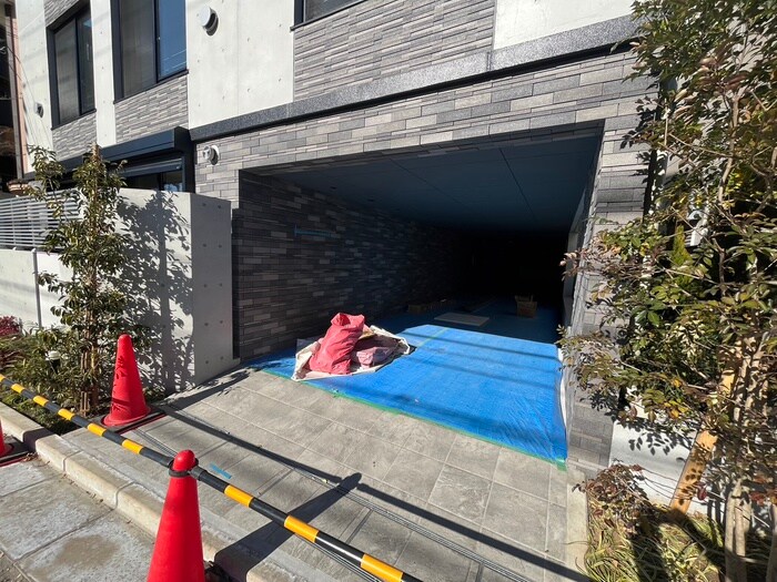 物件外観写真5　(エントランス部分)