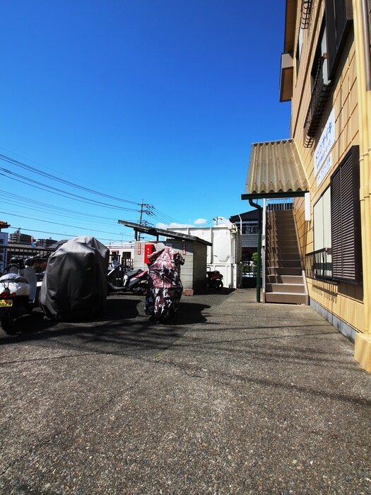 物件外観写真4　(エントランス部分)